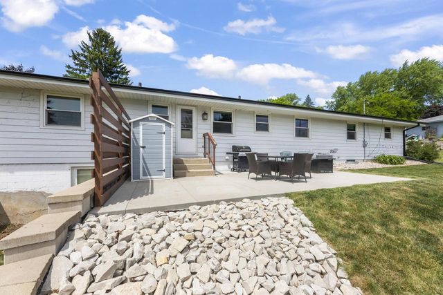 1310 Sunnycrest DRIVE, Waukesha, WI 53186
