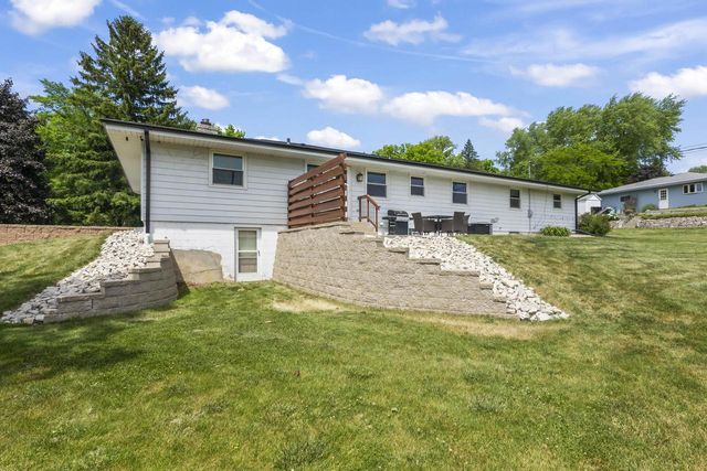 1310 Sunnycrest DRIVE, Waukesha, WI 53186