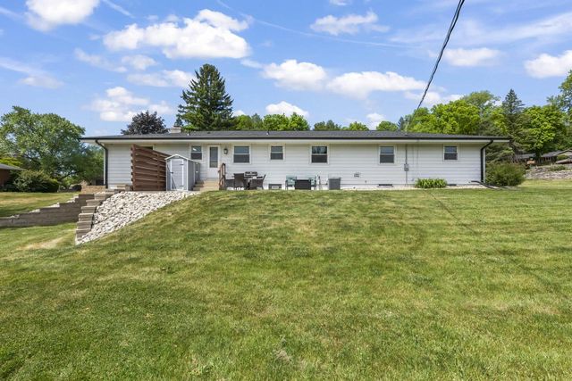 1310 Sunnycrest DRIVE, Waukesha, WI 53186