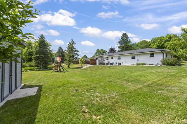 1310 Sunnycrest DRIVE, Waukesha, WI 53186