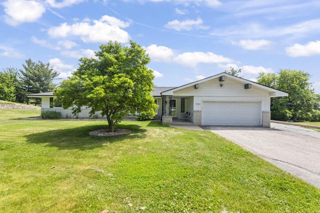 1310 Sunnycrest DRIVE, Waukesha, WI 53186