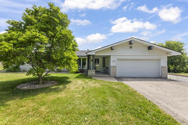 1310 Sunnycrest DRIVE, Waukesha, WI 53186