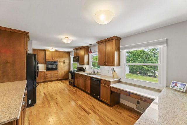 1310 Sunnycrest DRIVE, Waukesha, WI 53186