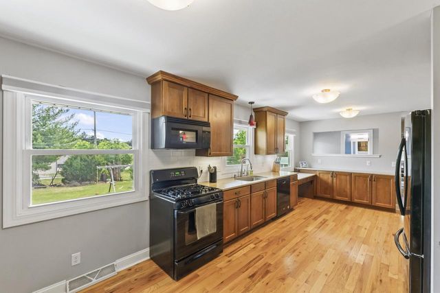 1310 Sunnycrest DRIVE, Waukesha, WI 53186