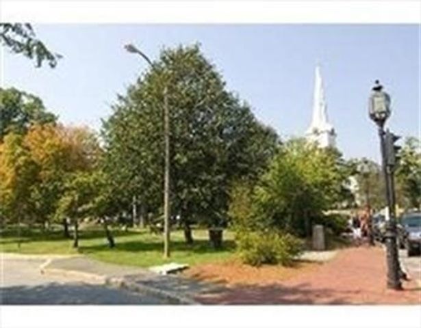 400 Cross 403, Winchester, MA 01890