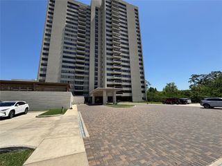 49 Briar Hollow Lane 1201, Houston, TX 77027