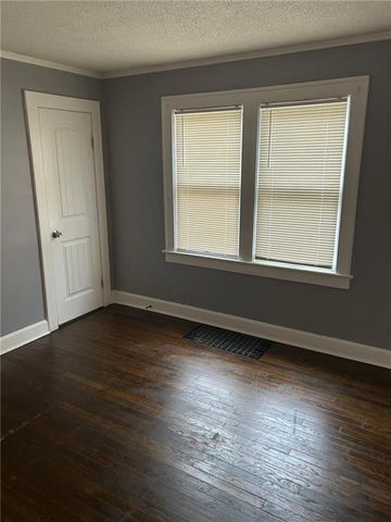 4129 College Avenue, Kansas City, MO 64130
