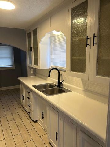 4129 College Avenue, Kansas City, MO 64130