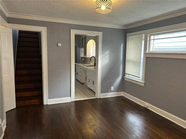 4129 College Avenue, Kansas City, MO 64130