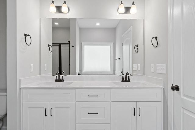 1042 Winesap Rd, Clarksville, TN 37040