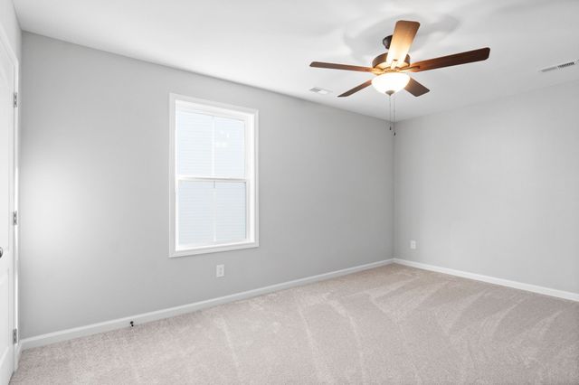 1042 Winesap Rd, Clarksville, TN 37040