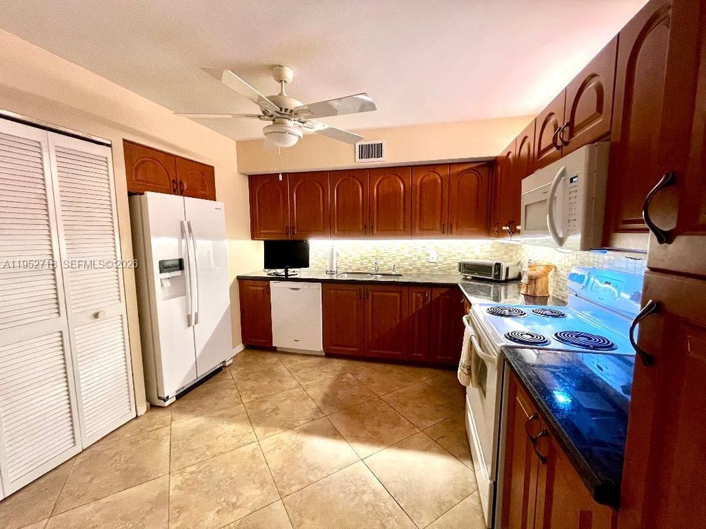 2806 N 46th Ave D537, Hollywood, FL 33021