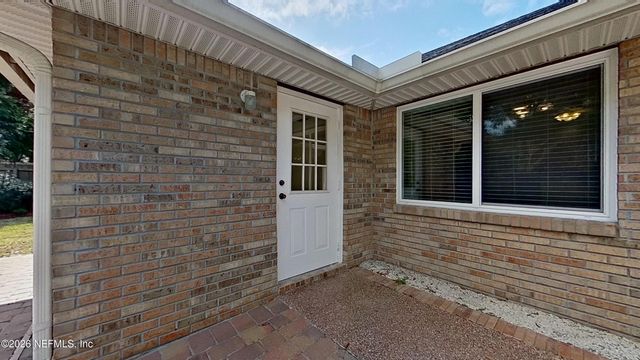 998 ROCK BAY Drive, Jacksonville, FL 32218