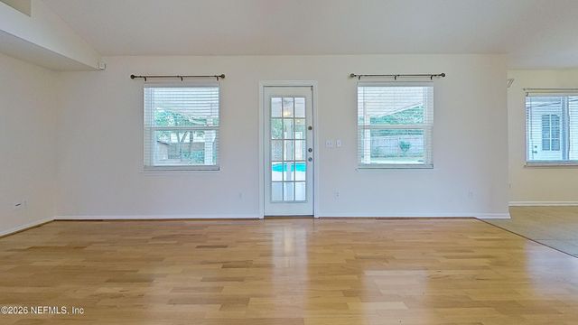 998 ROCK BAY Drive, Jacksonville, FL 32218