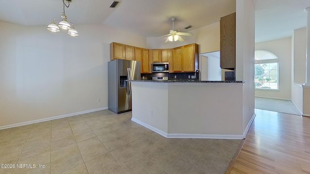 998 ROCK BAY Drive, Jacksonville, FL 32218