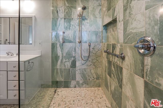 321 N Las Casas Avenue, Pacific Palisades (los Angeles), CA 90272