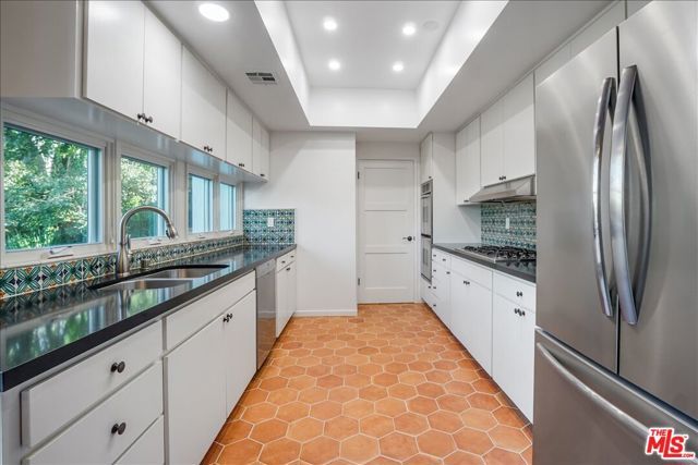 321 N Las Casas Avenue, Pacific Palisades (los Angeles), CA 90272