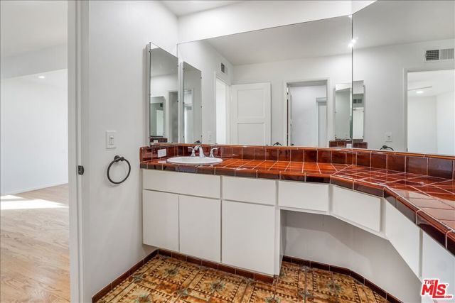 321 N Las Casas Avenue, Pacific Palisades (los Angeles), CA 90272