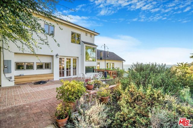 321 N Las Casas Avenue, Pacific Palisades (los Angeles), CA 90272