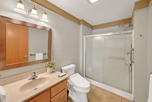 17600 W Lincoln AVENUE, New Berlin, WI 53146