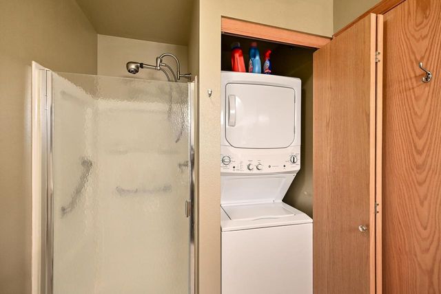 17600 W Lincoln AVENUE, New Berlin, WI 53146