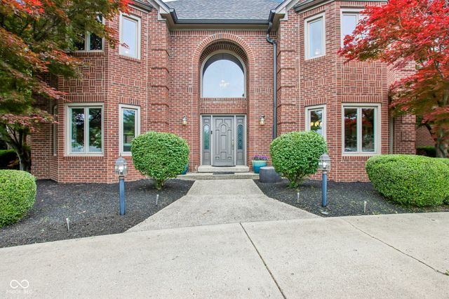 152 Derbyshire Drive, Indianapolis, IN 46229