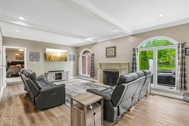 152 Derbyshire Drive, Indianapolis, IN 46229