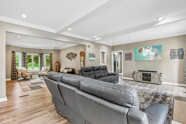 152 Derbyshire Drive, Indianapolis, IN 46229