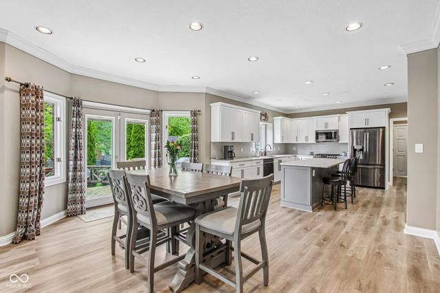 152 Derbyshire Drive, Indianapolis, IN 46229