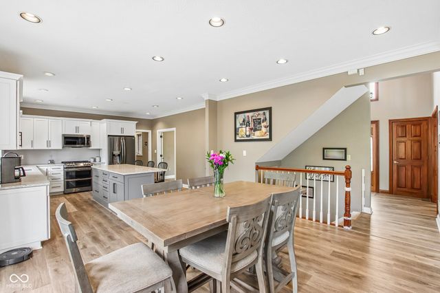 152 Derbyshire Drive, Indianapolis, IN 46229