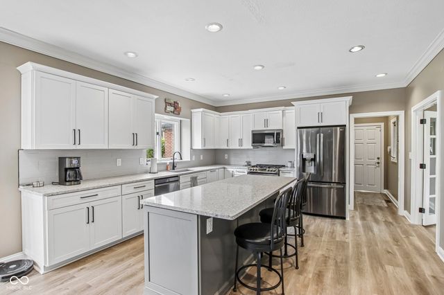 152 Derbyshire Drive, Indianapolis, IN 46229