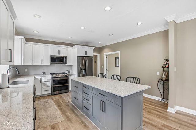 152 Derbyshire Drive, Indianapolis, IN 46229