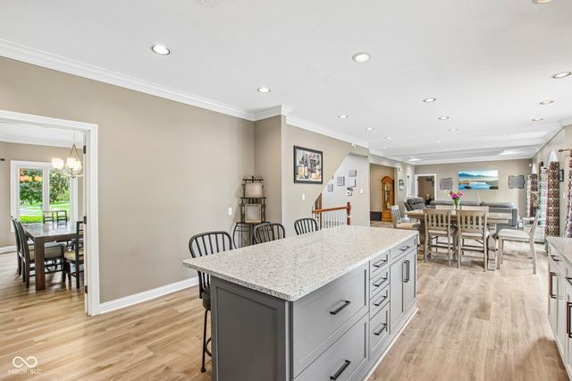 152 Derbyshire Drive, Indianapolis, IN 46229
