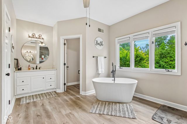 152 Derbyshire Drive, Indianapolis, IN 46229