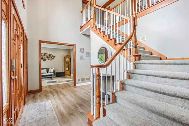 152 Derbyshire Drive, Indianapolis, IN 46229