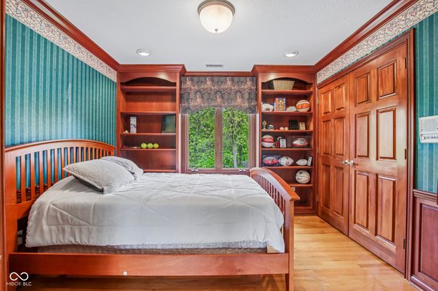 152 Derbyshire Drive, Indianapolis, IN 46229