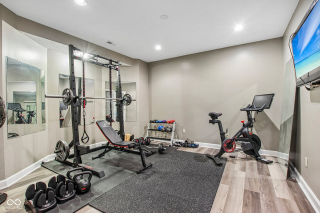 152 Derbyshire Drive, Indianapolis, IN 46229
