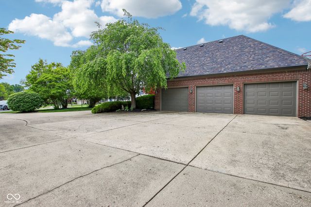 152 Derbyshire Drive, Indianapolis, IN 46229
