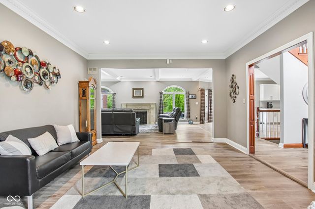 152 Derbyshire Drive, Indianapolis, IN 46229