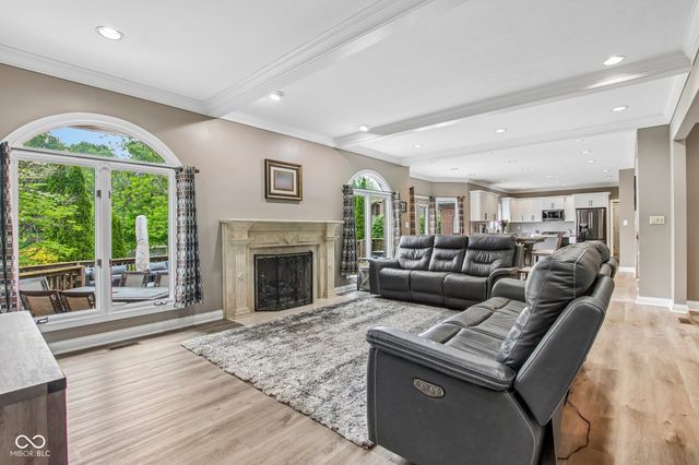 152 Derbyshire Drive, Indianapolis, IN 46229