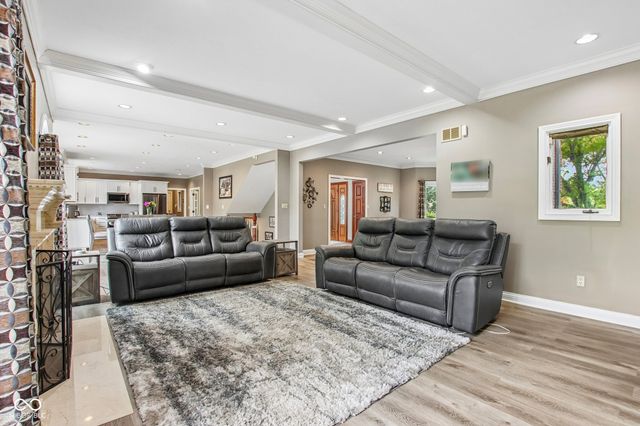 152 Derbyshire Drive, Indianapolis, IN 46229
