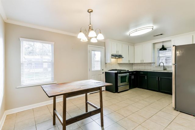 2707 Stadium Drive, Alvin, TX 77511