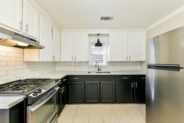 2707 Stadium Drive, Alvin, TX 77511