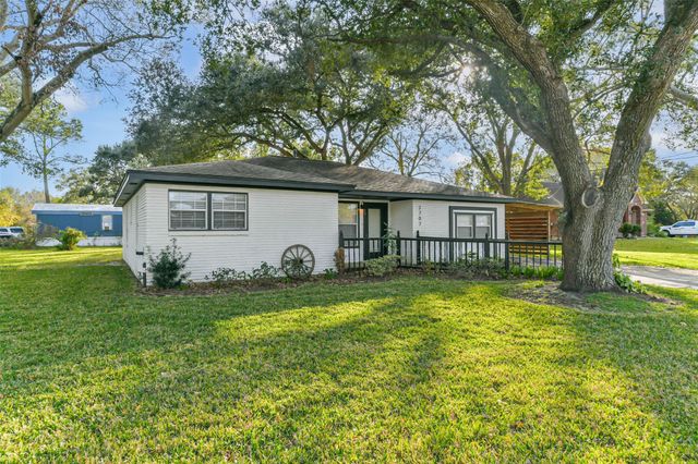 2707 Stadium Drive, Alvin, TX 77511