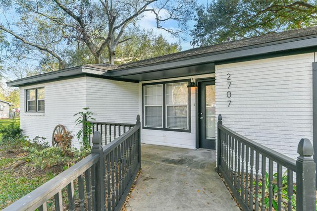 2707 Stadium Drive, Alvin, TX 77511