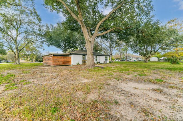2707 Stadium Drive, Alvin, TX 77511