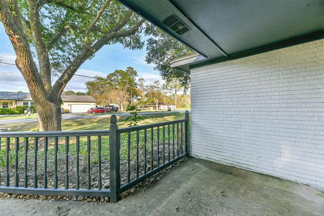 2707 Stadium Drive, Alvin, TX 77511