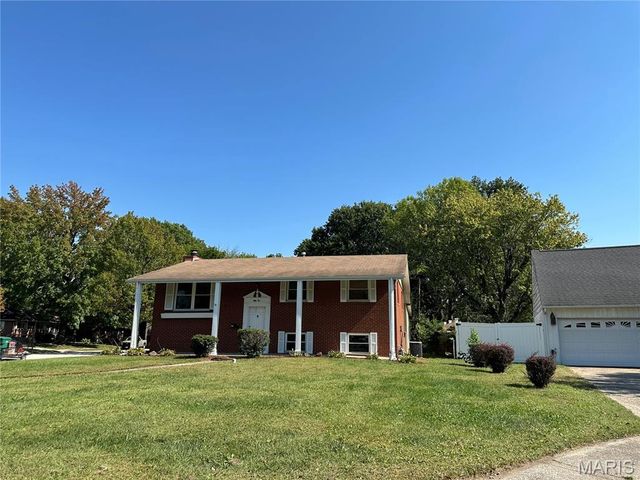 52 Villa Dr Drive, Granite City, IL 62040