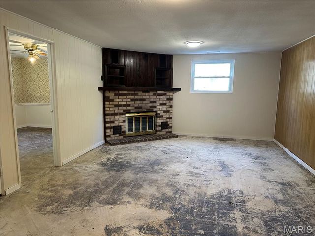 52 Villa Dr Drive, Granite City, IL 62040