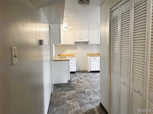 52 Villa Dr Drive, Granite City, IL 62040